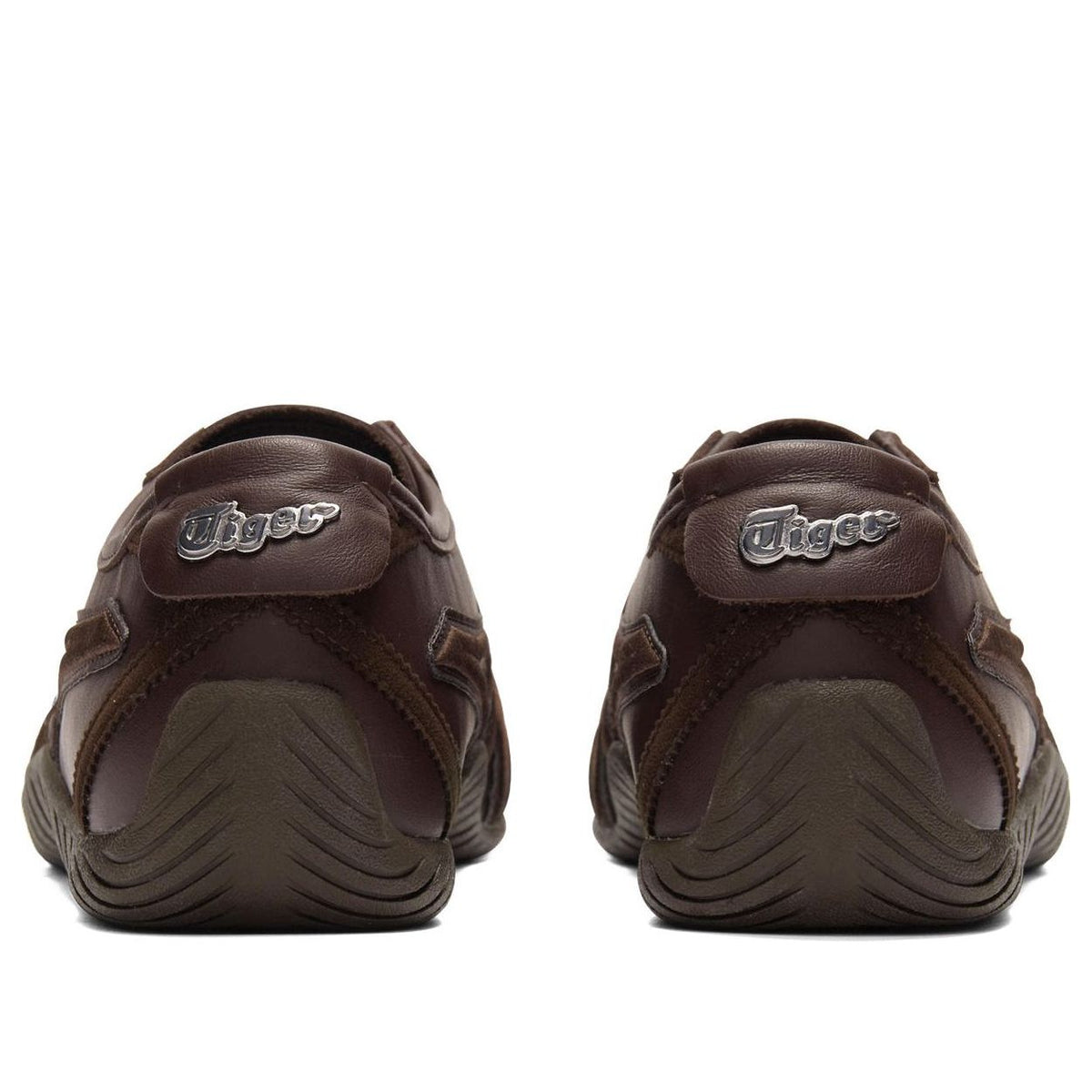 Onitsuka Tiger Mexico 66 Driving Licorice Brown, achteraanzicht met merknaam op hak en geribbelde structuur