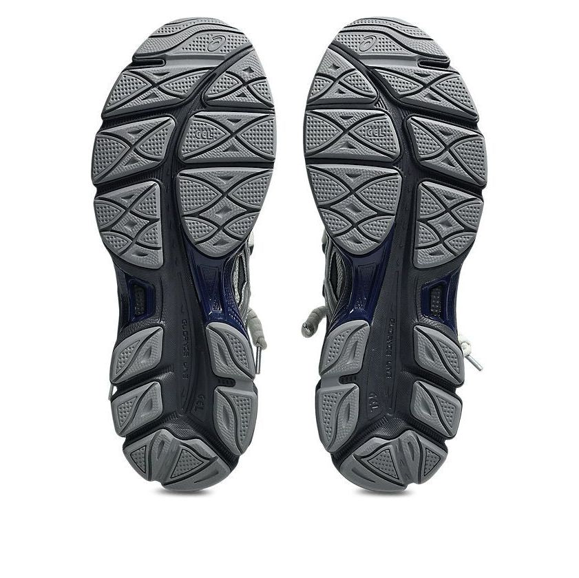 ASICS Gel-Cumulus 16 TOGA Grey Black Pure Silver, zoolprofiel met grijze en zwarte rubberpatronen