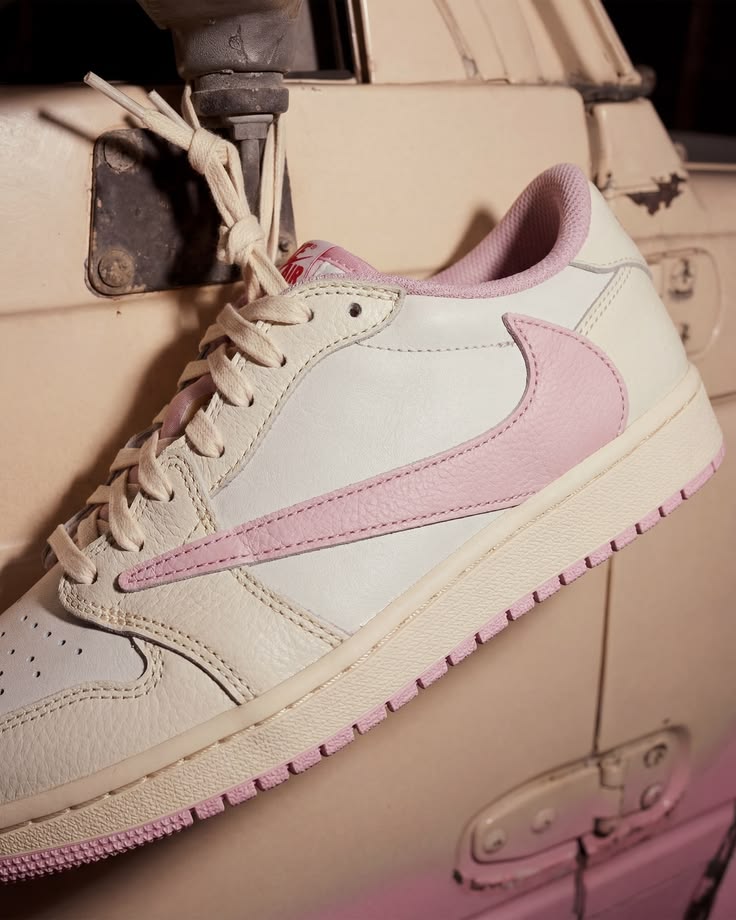 Nike Air Jordan 1 Retro Low OG SP Travis Scott Shy Pink