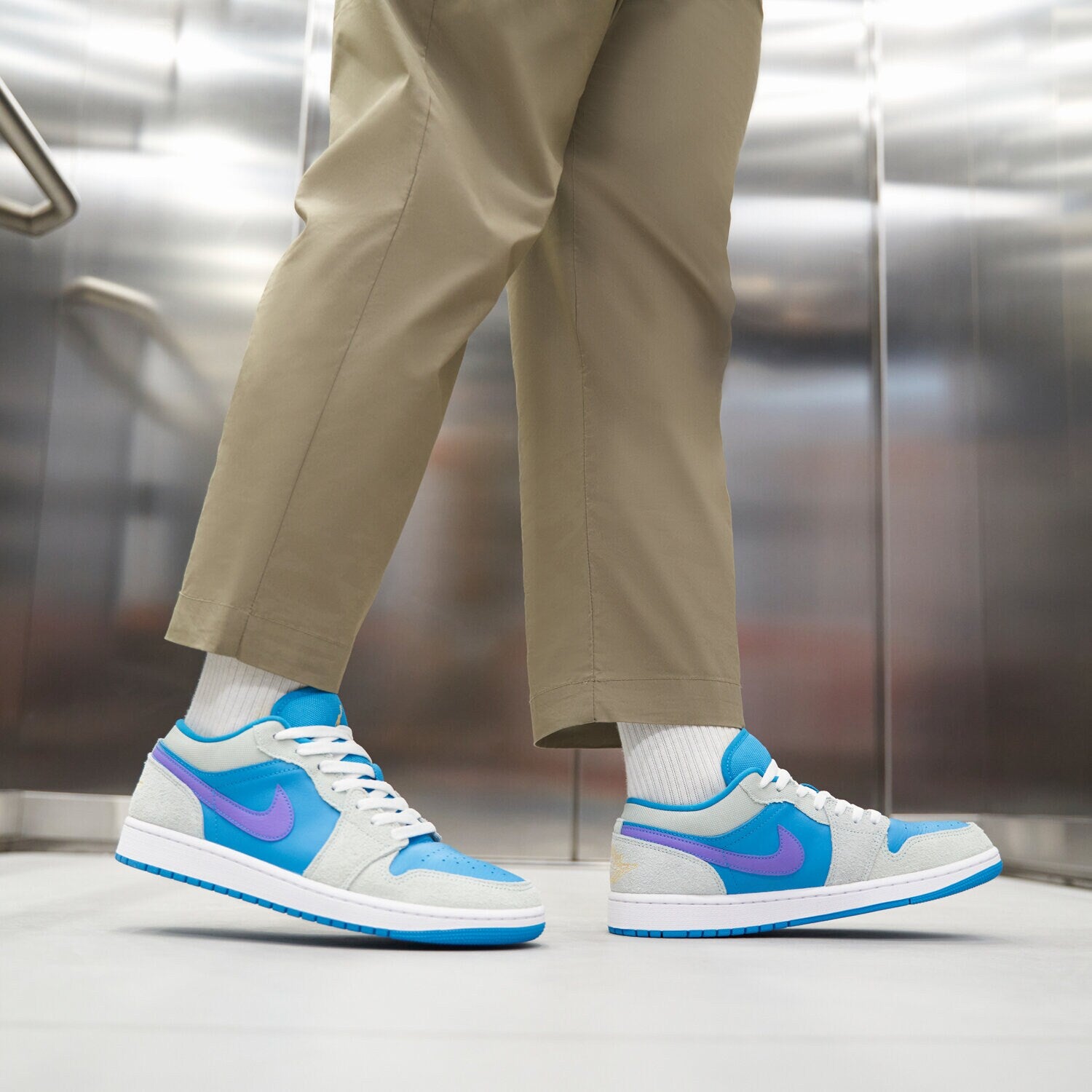 Air Jordan 1 Low SE Light Bone Aquatone