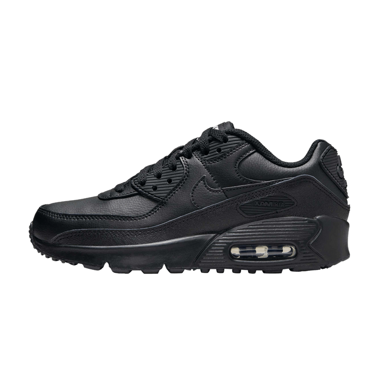 Nike Air Max 90 LTR Black (GS) zijaanzicht, volledig zwarte sneaker met Air Max zool en leren upper