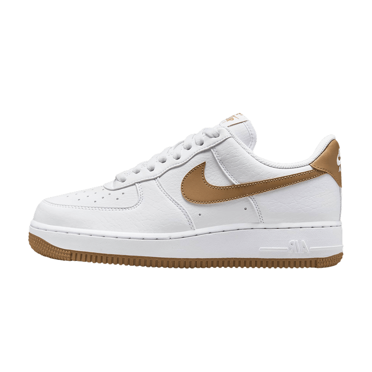 Nike Air Force 1 Low '07 Next Nature White Flax, zijaanzicht met wit leer, flax swoosh en gummi zool