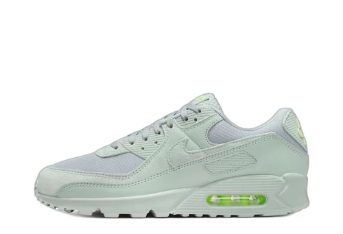 Nike Air Max 90 Light Pumice, zijaanzicht met lichtgroen leer, zichtbare Air Max unit in neon, grijze accenten