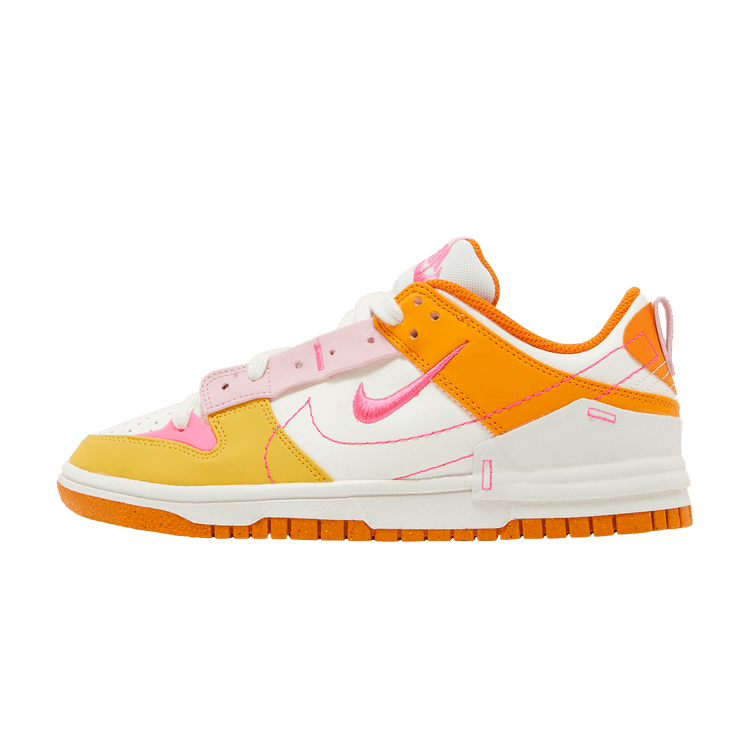 Nike Dunk Low Disrupt 2 Sunrise, zijaanzicht met oranje, geel, roze en wit kleurvlakken, chunky zool met oranje profiel
