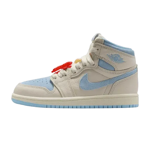 Jordan 1 Retro High OG Pale Ivory Psychic Blue (PS), zijaanzicht met creme en lichtblauwe kleurvlakken
