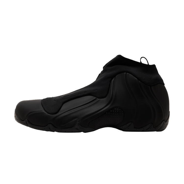 Nike Air Flightposite Black (2025) zijaanzicht, volledig zwarte sneaker met glanzend materiaal en opvallend gewelfd silhouet