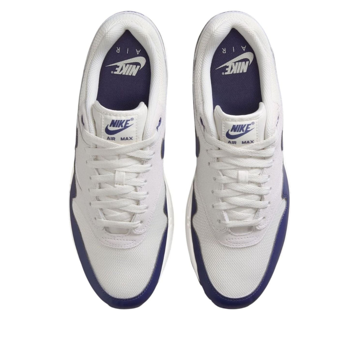 Nike Air Max 1 Essential Phantom Sanded Purple, bovenaanzicht beide schoenen met witte veters en paarse tong