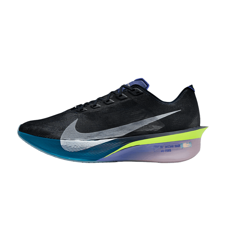 Nike ZoomX Vaporfly Next% 4 Obsidian Persian Violet White, zijaanzicht met zwarte mesh, wit swoosh en blauwe zoolaccenten