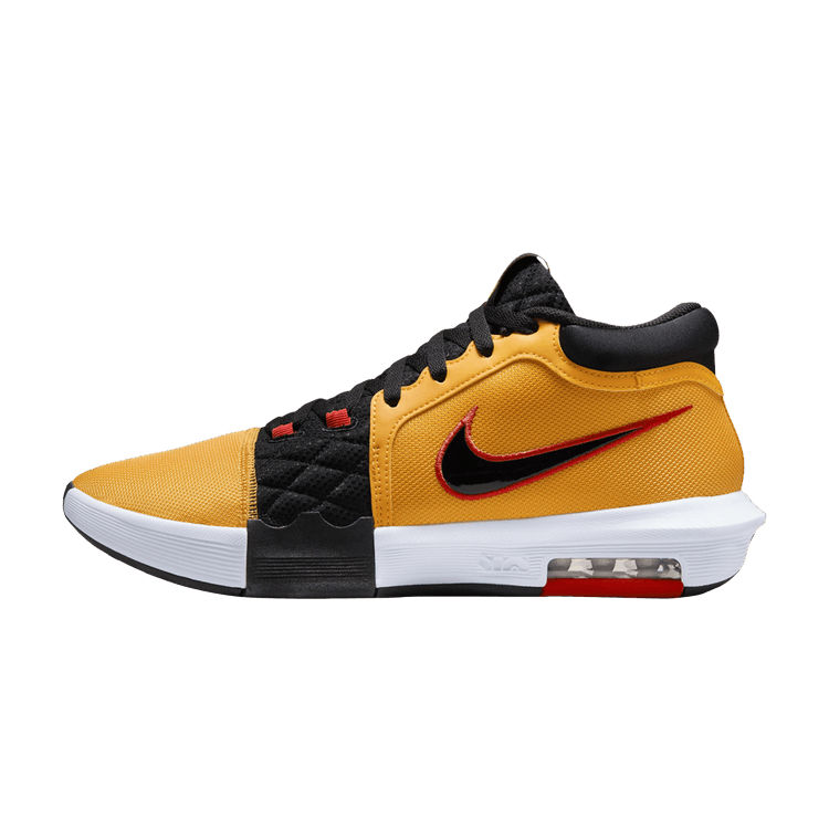Nike LeBron Witness 8 Bruce Lee zijaanzicht met geel mesh, zwart quilted midpanel en rood Swoosh