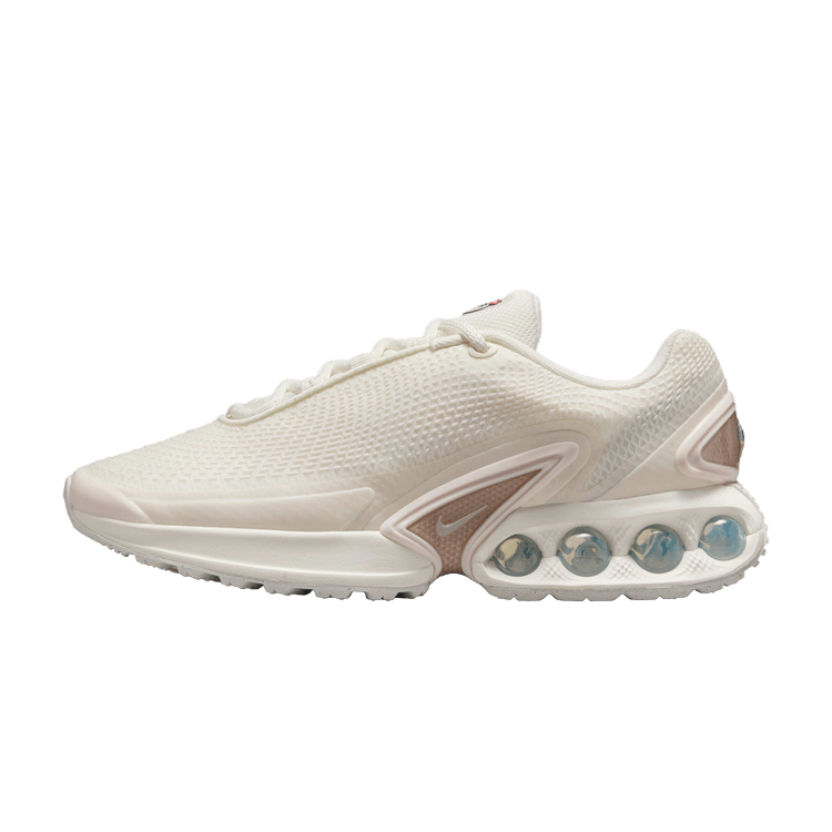 Nike Air Max Dn Sail Light Soft Pink, zijaanzicht met mesh-structuur, metallic roze accenten en Air-zoolunit