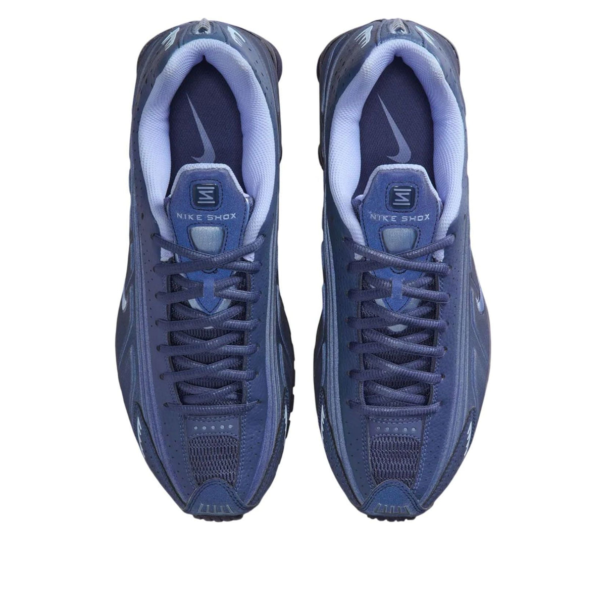 Nike Shox R4 Obsidian Reflective bovenaanzicht, blauwe bovenwerk met NIKE SHOX-branding op de tong