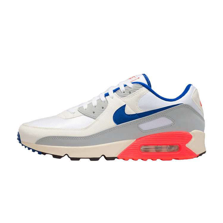 Nike Air Max 90 Ultramarine zijaanzicht met wit, grijs en blauw upper, rode Air Max zool, witte veters