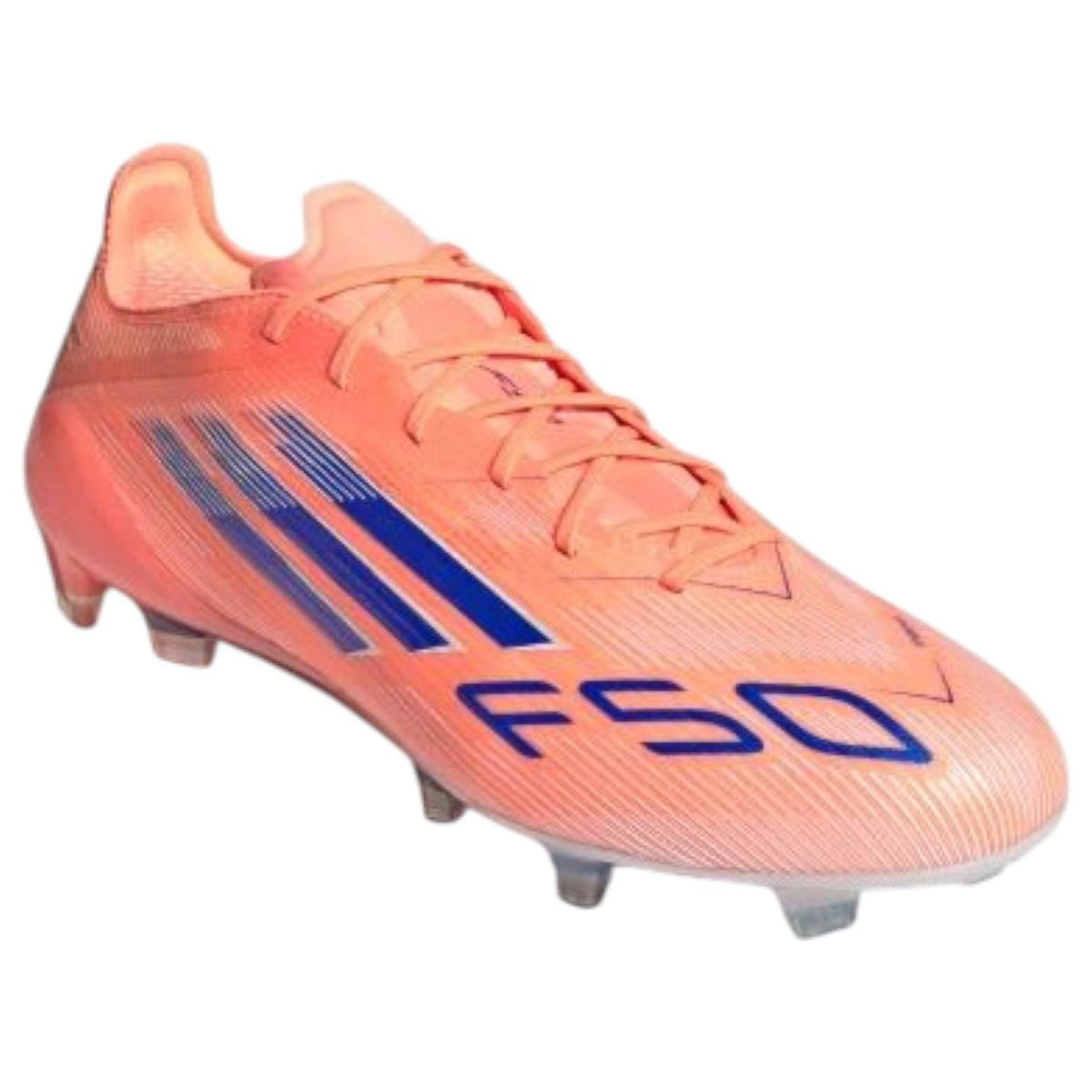 adidas F50 Elite FG Coral Blaze Pack, driekwart aanzicht toont oranje voetschoen met blauwe logo en details