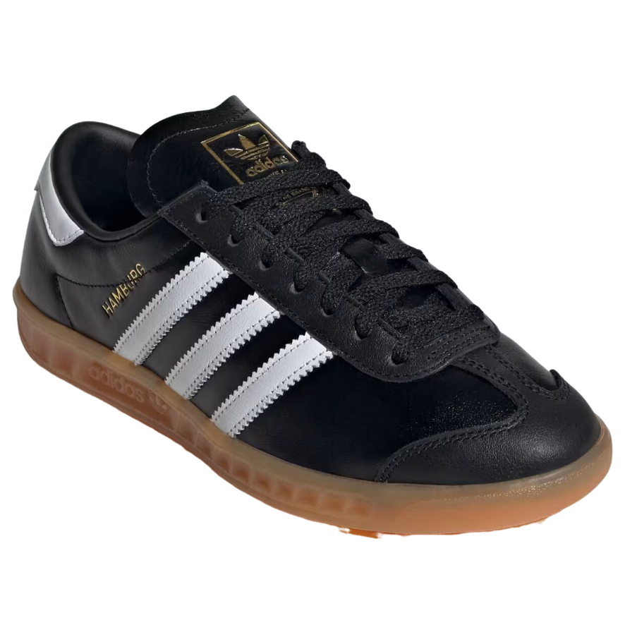 adidas Hamburg Black White Gum, driekwart aanzicht met vetersluiting en goudkleurig branding