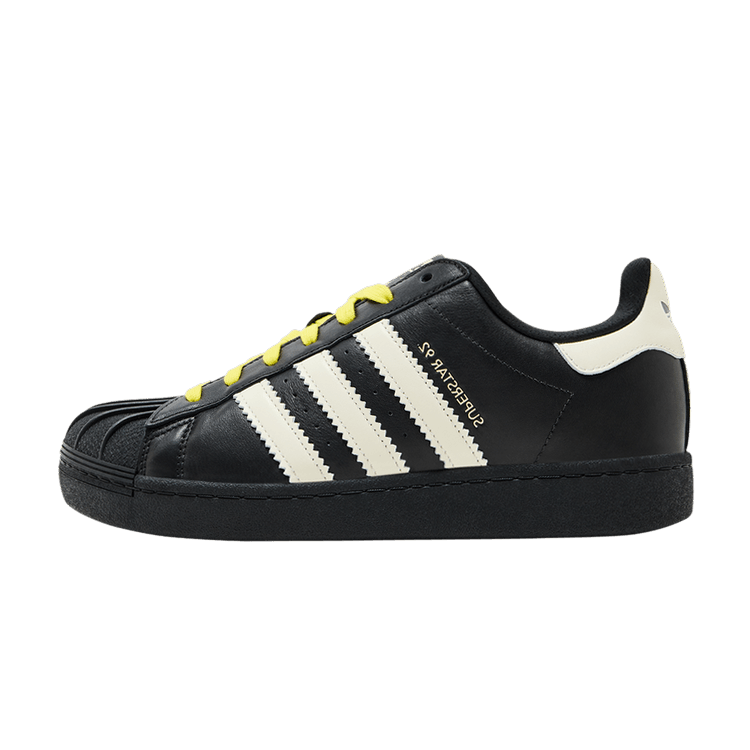 adidas Superstar 92 by Pharrell Black White, zijaanzicht met zwart leer, witte strepen en gele veters