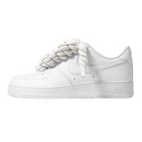 Nike Air Force 1 Low Rope Laces White Custom, zijaanzicht met dikke witte touwveter en glad wit lederen oppervlak