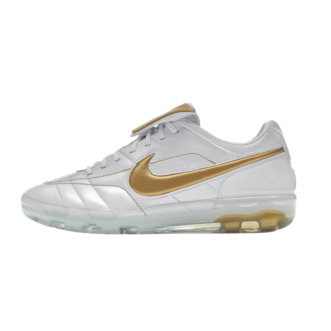 Nike Cryoshot Tiempo Legend Ronaldinho Touch of Gold, zijaanzicht met wit leer, goud Swoosh en Air Max zool