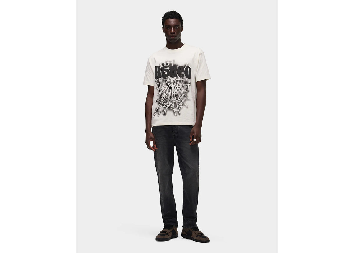 Travis Scott Cactus Jack x Sp5der Days Before Rodeo III Tee White, volledige outfit gedragen met spinnenweb print