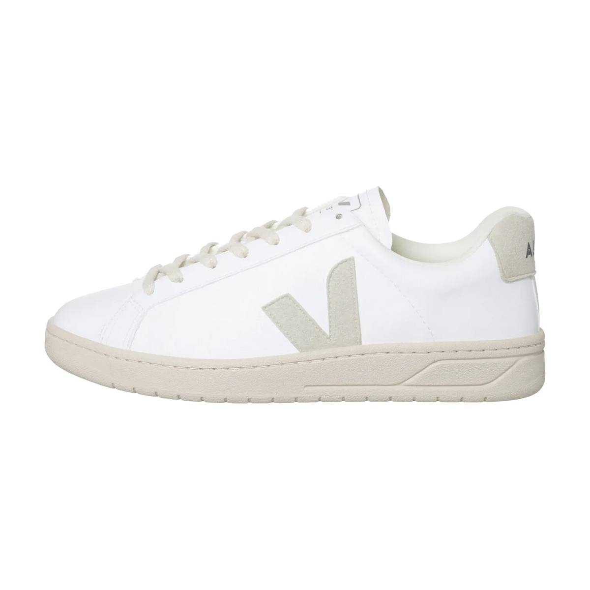Veja Urca White Natural zijaanzicht, wit canvas met beige suède V-logo en crèmekleurige zool