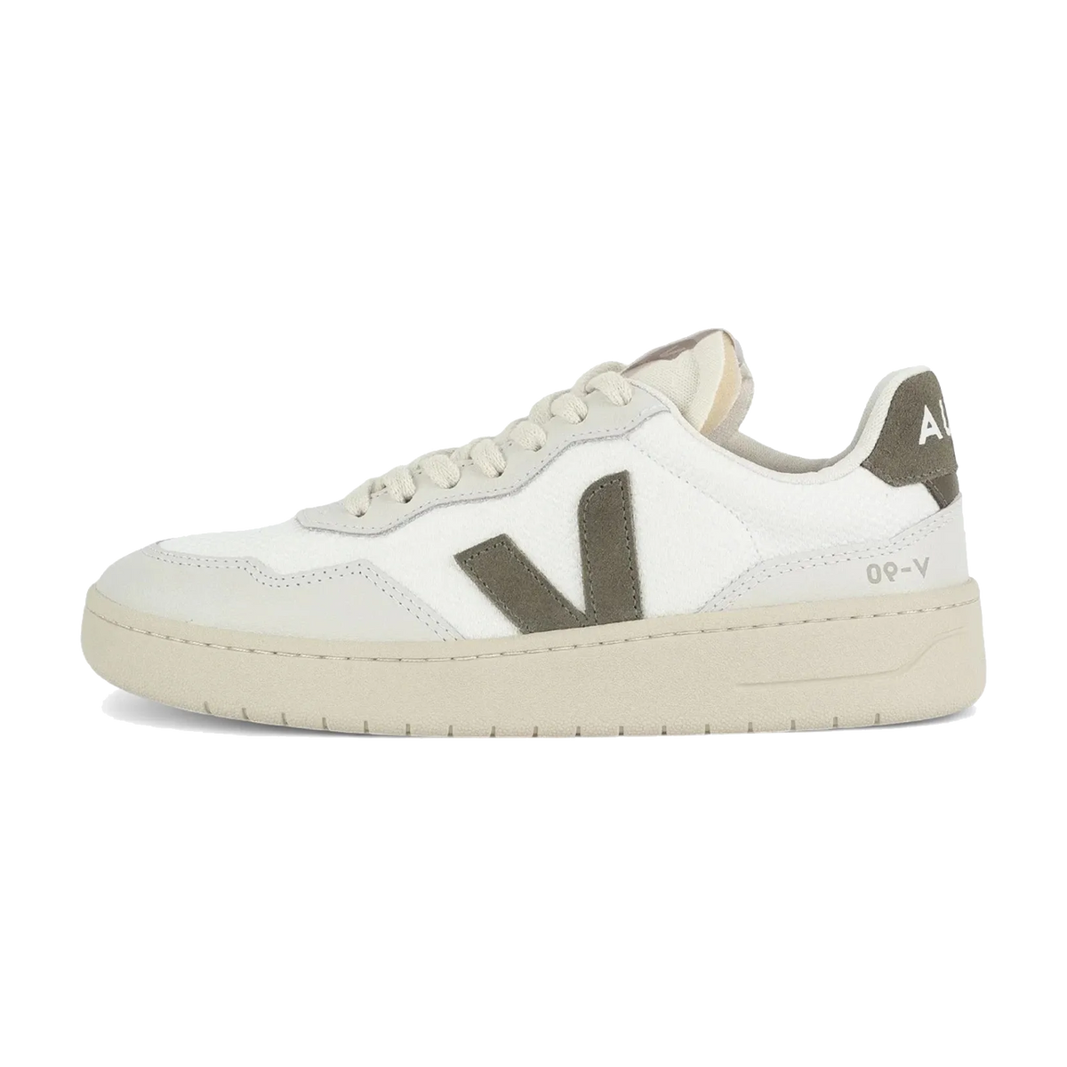 Veja V-90 B-Mesh White Pierre zijaanzicht, wit leer met kaki logo's en roomkleurige zool