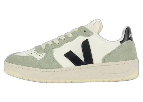 Veja V-10 Pure Black Clay