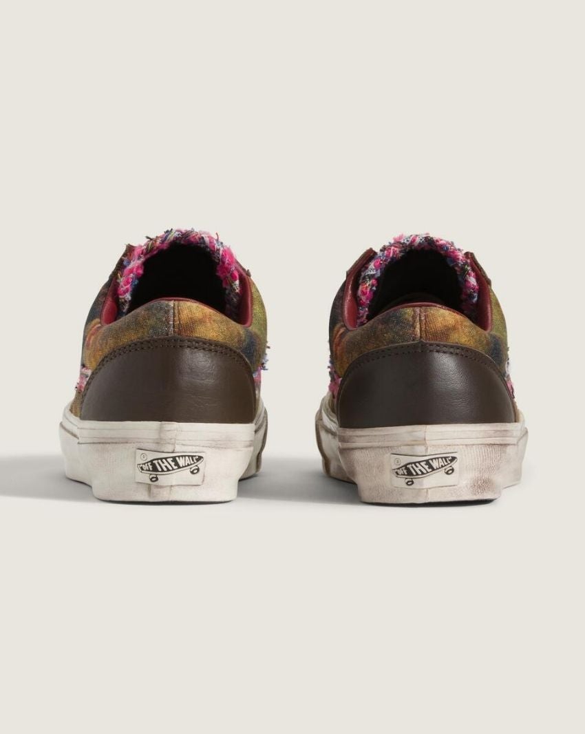 Vans Old Skool 36 LX Souvenir Warm Brown achteraanzicht met fluor roze hielvoering en Vans label