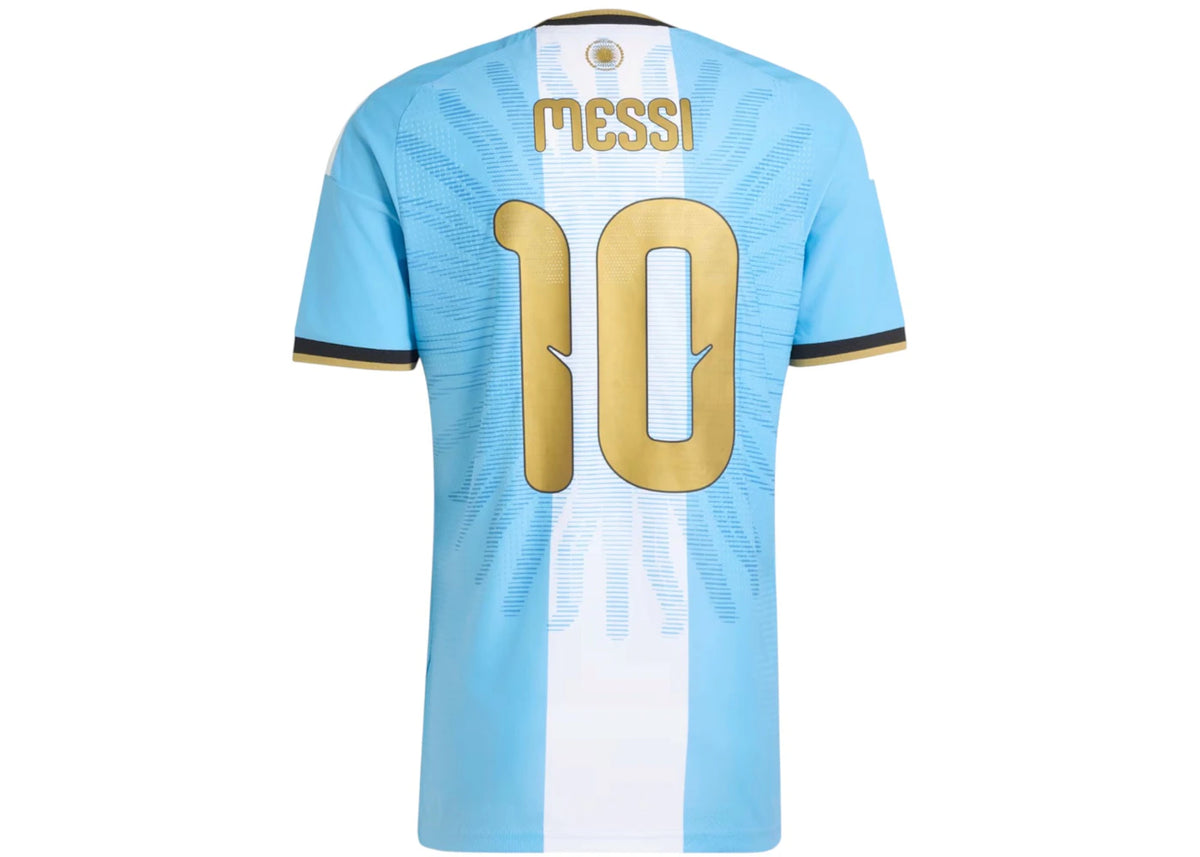 adidas Argentina Messi 10 26 Authentic Jersey Light Blue, achteraanzicht met naam en goudkleurig nummer 10, zwarte manchetten