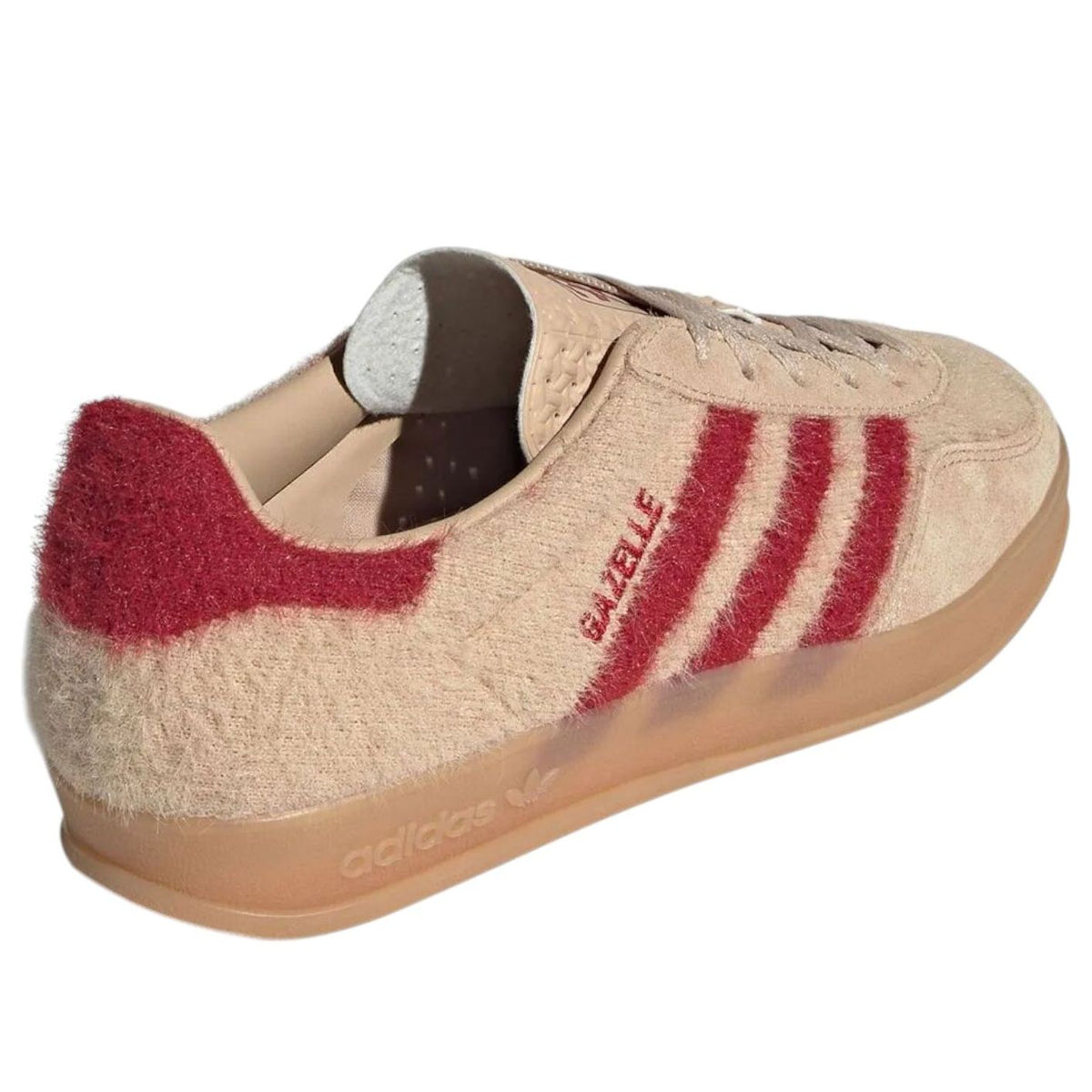 adidas Gazelle Indoor Magic Beige Victory Red, achteraanzicht met rode verwerking en beige bovenwerk