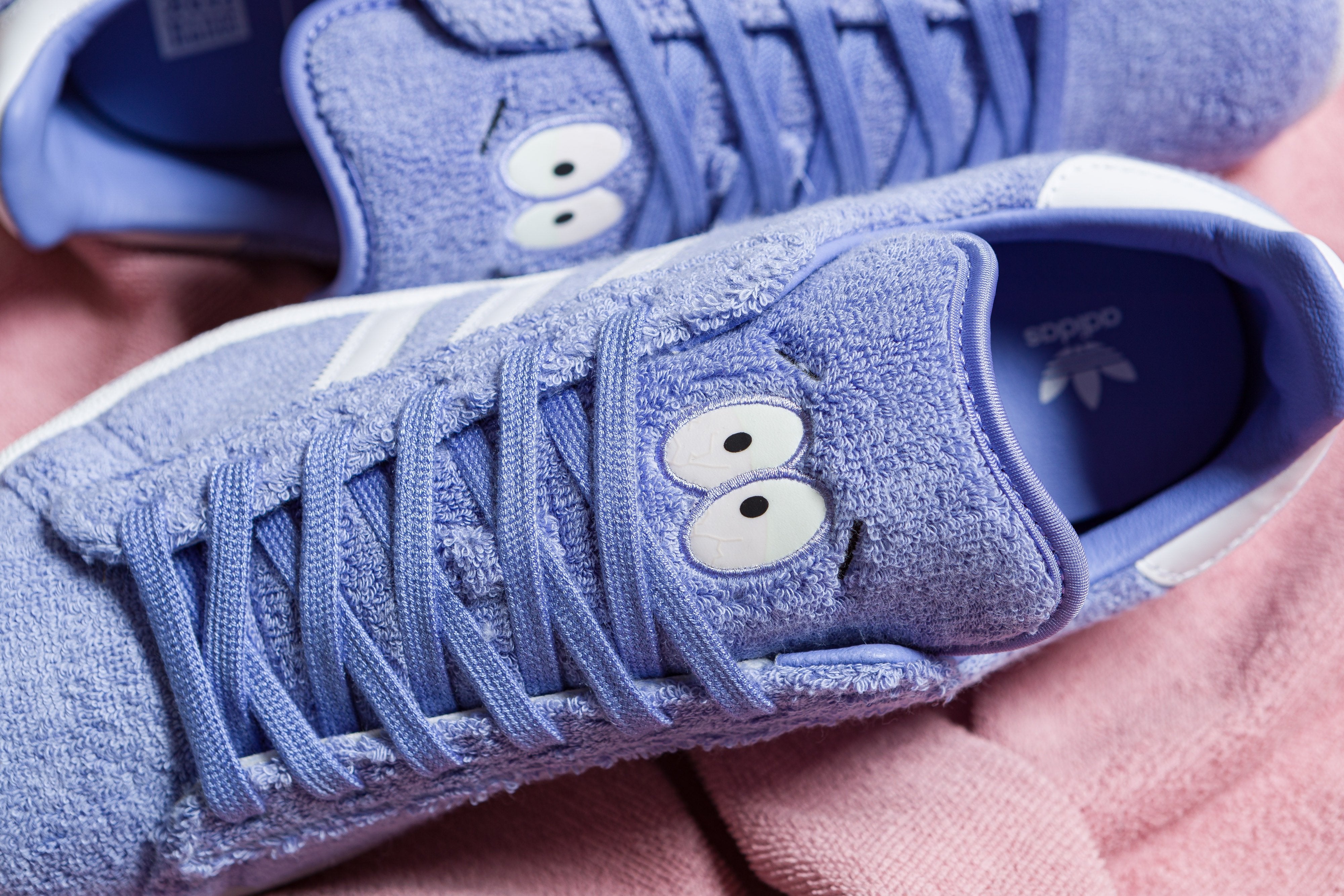 Adidas Campus 80s South Park Towelie sneakers in textured blue material with playful eyes detail on the tongue, exclusive trainers embodying unique style and comfort.