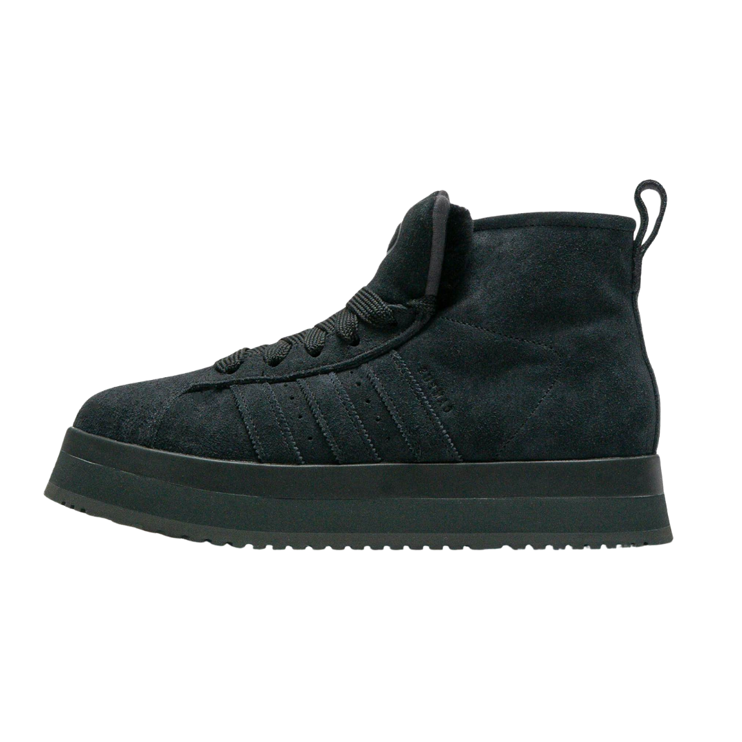 adidas Campus 00s Winter Mid Black Carbon, zijaanzicht met suèdeachtig zwart materiaal, gestikt detail en dik platform