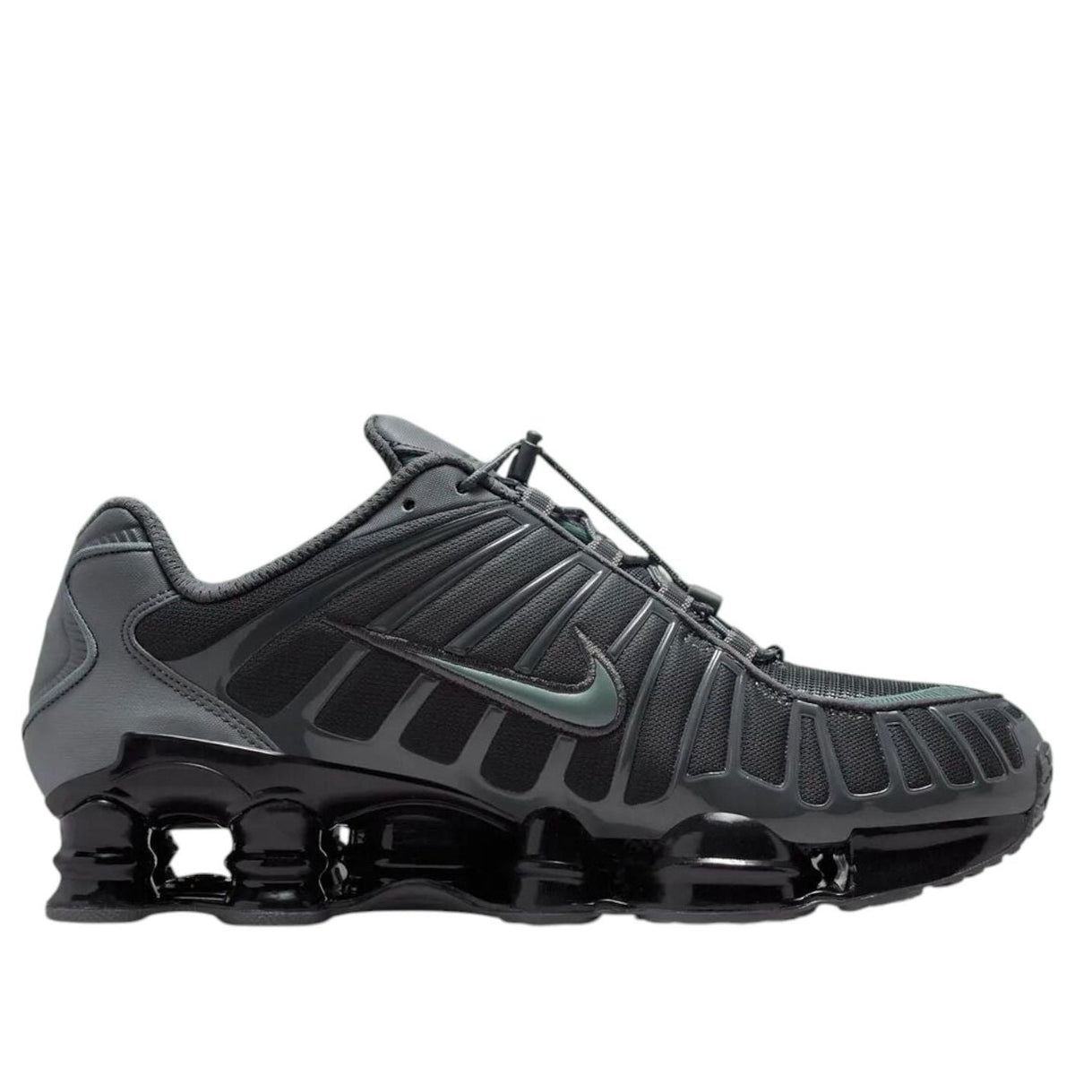 Nike Shox TL Iron Grey Clay Green, driekwart aanzicht met grijze suède, zwarte nylon panelen en teal swoosh
