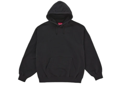Supreme Satin Appliqué Hooded Sweatshirt vooraanzicht, zwart met kangurupocket en getrokken capuchon